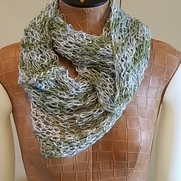 Cashmere Knit Cowl Scarf. - Picture 2 of 6